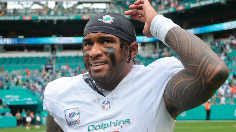 Tua Tagovailoa apologizes for publicly criticizing Dolphins teammates after team's loss