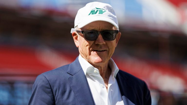 Jets owner Woody Johnson critiques Justin Fields, defends Aaron Glenn amid the team’s underwhelming start