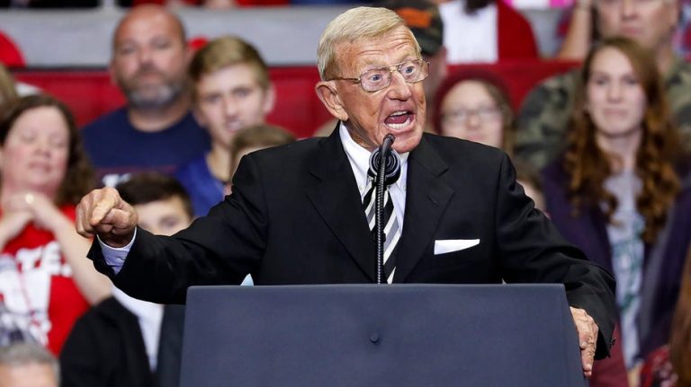 Famed football coach and broadcaster Lou Holtz slams Democrats amid government shutdown