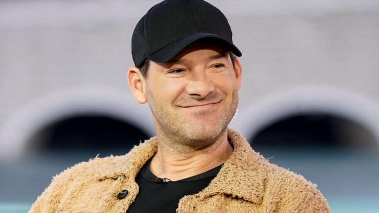 Tony Romo goes viral again for eyebrow-raising 'DTF' comment during Patriots-Buccaneers broadcast