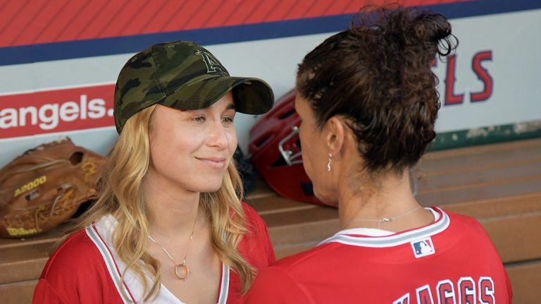 Tyler Skaggs' widow says she was not aware of pitcher's drug use at time of death; mother also testifies