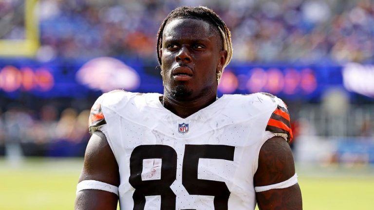 Browns tight end David Njoku elated after not being traded: 'I ain't f—ing leaving'