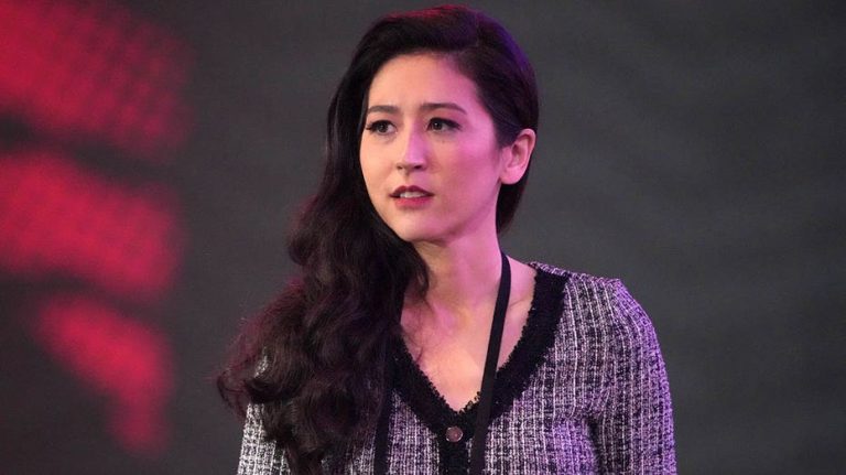 ESPN star Mina Kimes 'deeply embarrassed' after promoting solitaire app
