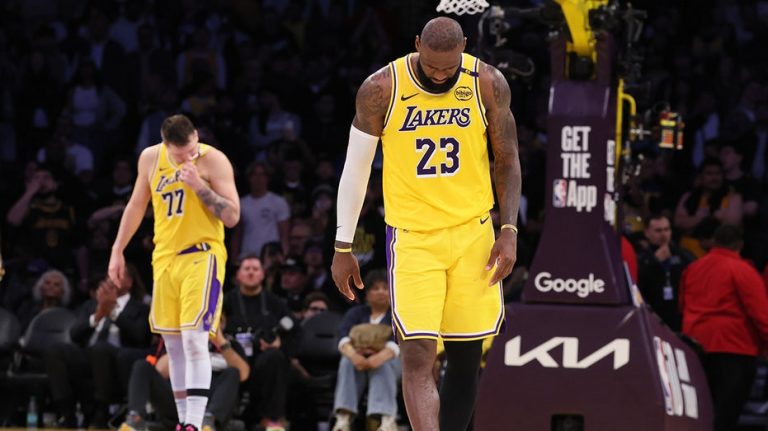 NBA obtaining cell phones from Lakers, other teams in investigation into illegal gambling scheme: report