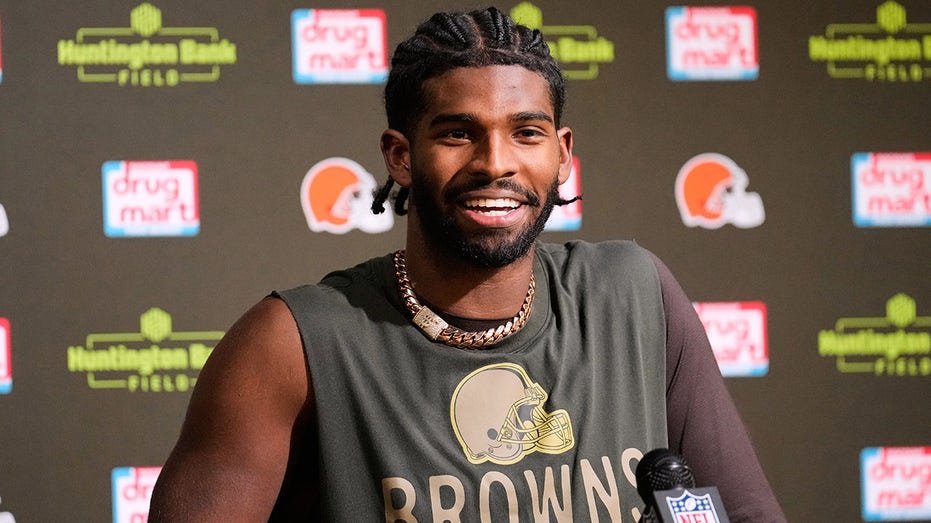 Browns' Shedeur Sanders defends Kevin Stefanski against 'sabotage' claims from supporters