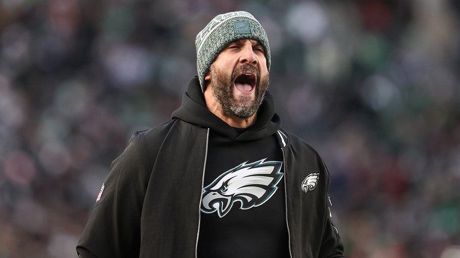 Social media furious over Eagles coach Nick Sirianni's questionable two-point conversion attempt