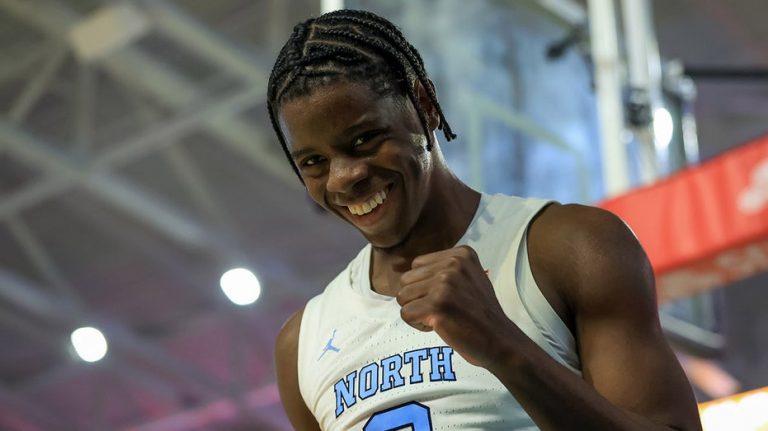 North Carolina's Caleb Wilson dunks on 6-foot-11 defender