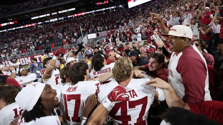 Oklahoma upsets Alabama to keep playoff hopes alive