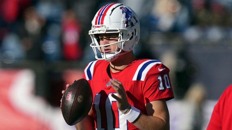 Patriots star talks wife's viral baking videos: 'She's a superstar'