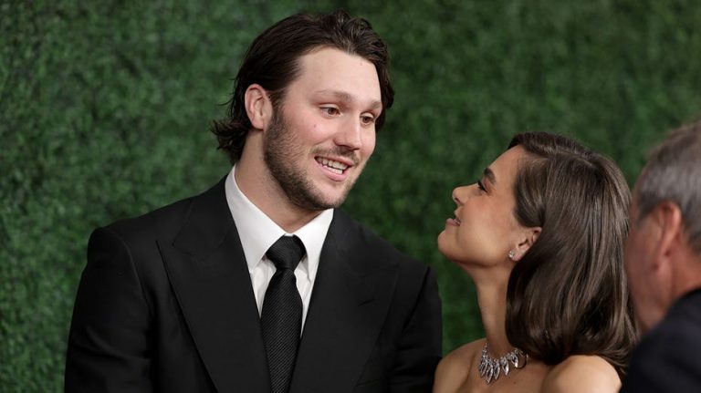 Bills quarterback Josh Allen and wife Hailee Steinfeld announce they are expecting their first child