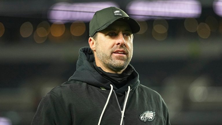 Eagles fans vandalize coordinator's home with eggs after team gets booed off field at home, police say