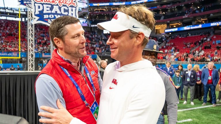 Ole Miss-Lane Kiffin divorce takes another dramatic turn as athletic director seemingly backs players' dispute