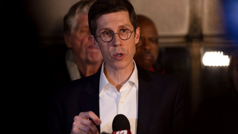 Providence mayor, police chief honored at college basketball game after Brown shooter investigation