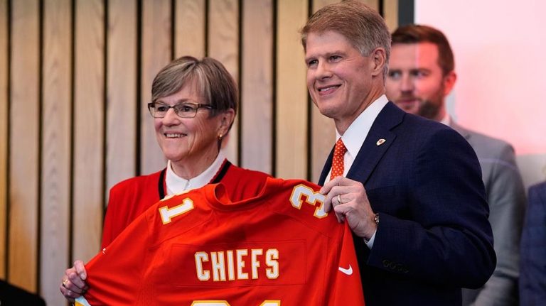 Dem rep blasts Chiefs owner after team announces Kansas move
