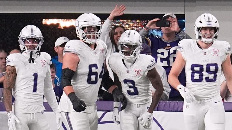 Vikings squash Lions' playoff chances on Christmas Day, force six turnovers