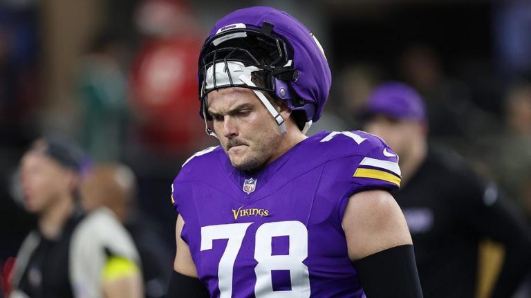 Pro Bowl center's NFL future in jeopardy after sixth concussion of career