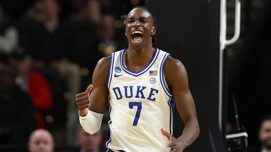 Duke survives stunning halftime deficit to hold off No. 16 seed Siena in March Madness' first round