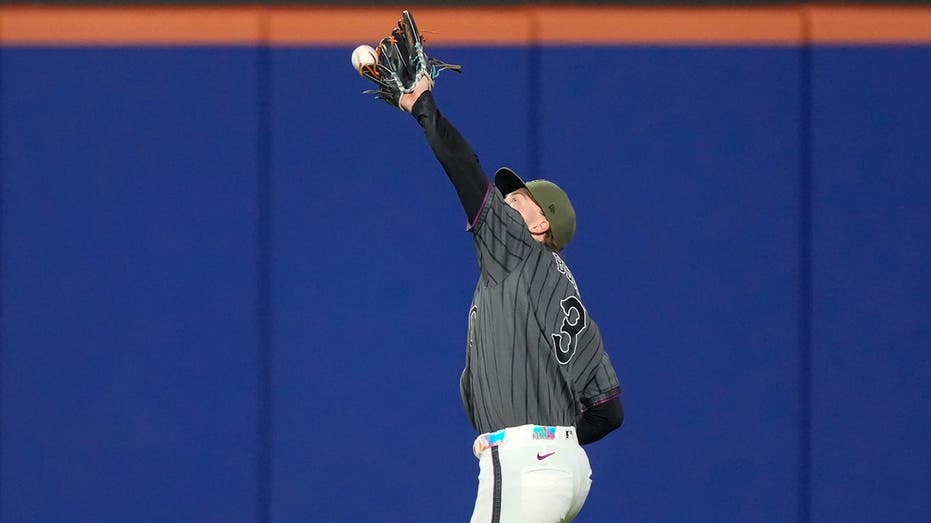 Mets survive Carson Benge's brutal error against Yankees in Subway Series